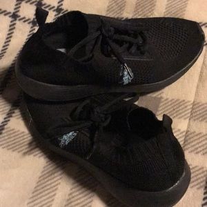 Black polo lightweight tennis shoes